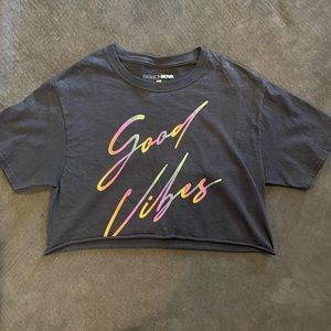 Fashion Nova t-shirt crop top size small